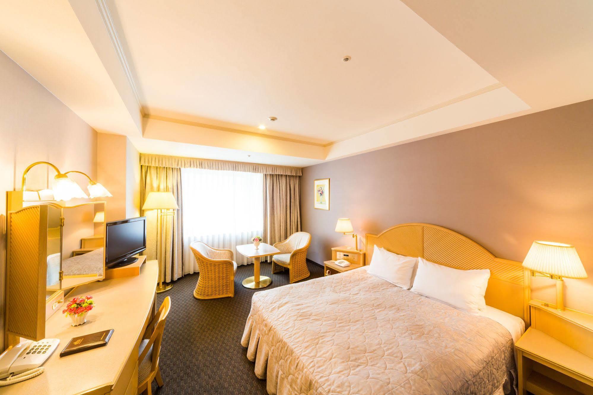 The Crown Palais New Hankyu Kochi Екстериор снимка